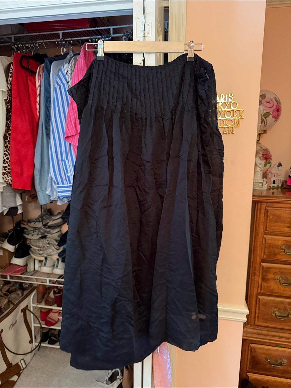 Elegant Black Maxi Skirt with Pleated Waist